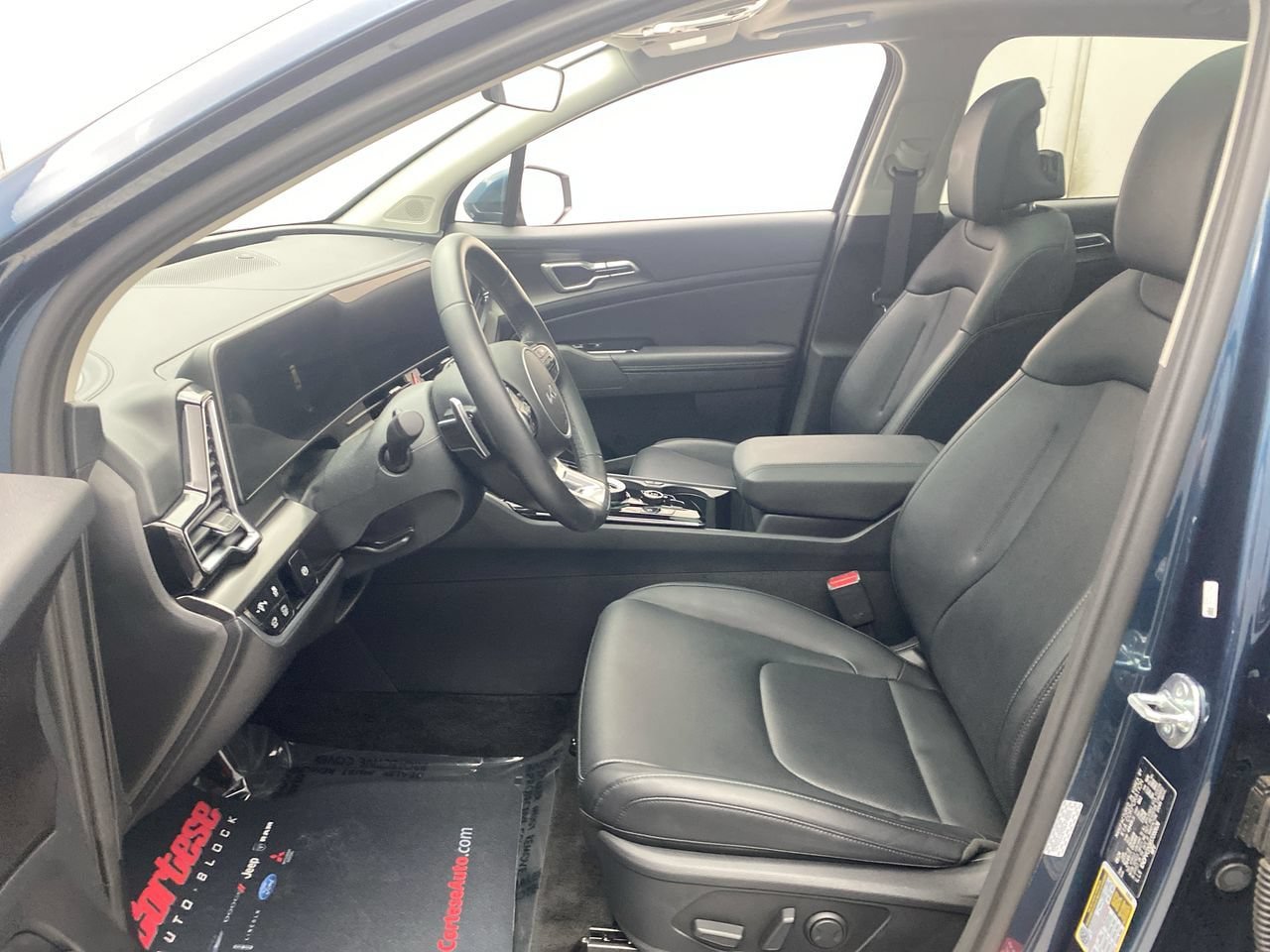 Used 2025 Kia Sportage EX w/ EX Premium Package AWD/4WD image 14