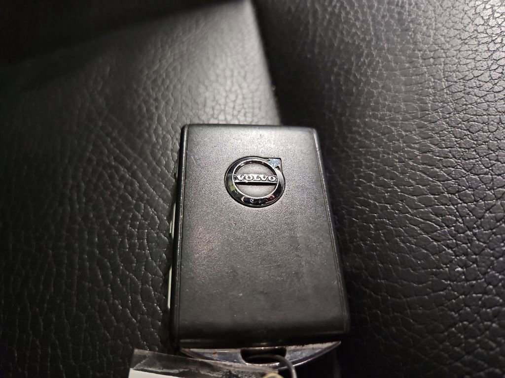 Used 2018 Volvo XC90 T6 Momentum w/ Convenience Package image 31