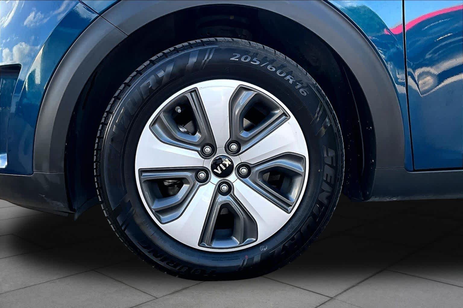 Used 2019 Kia Niro LX FWD image 11