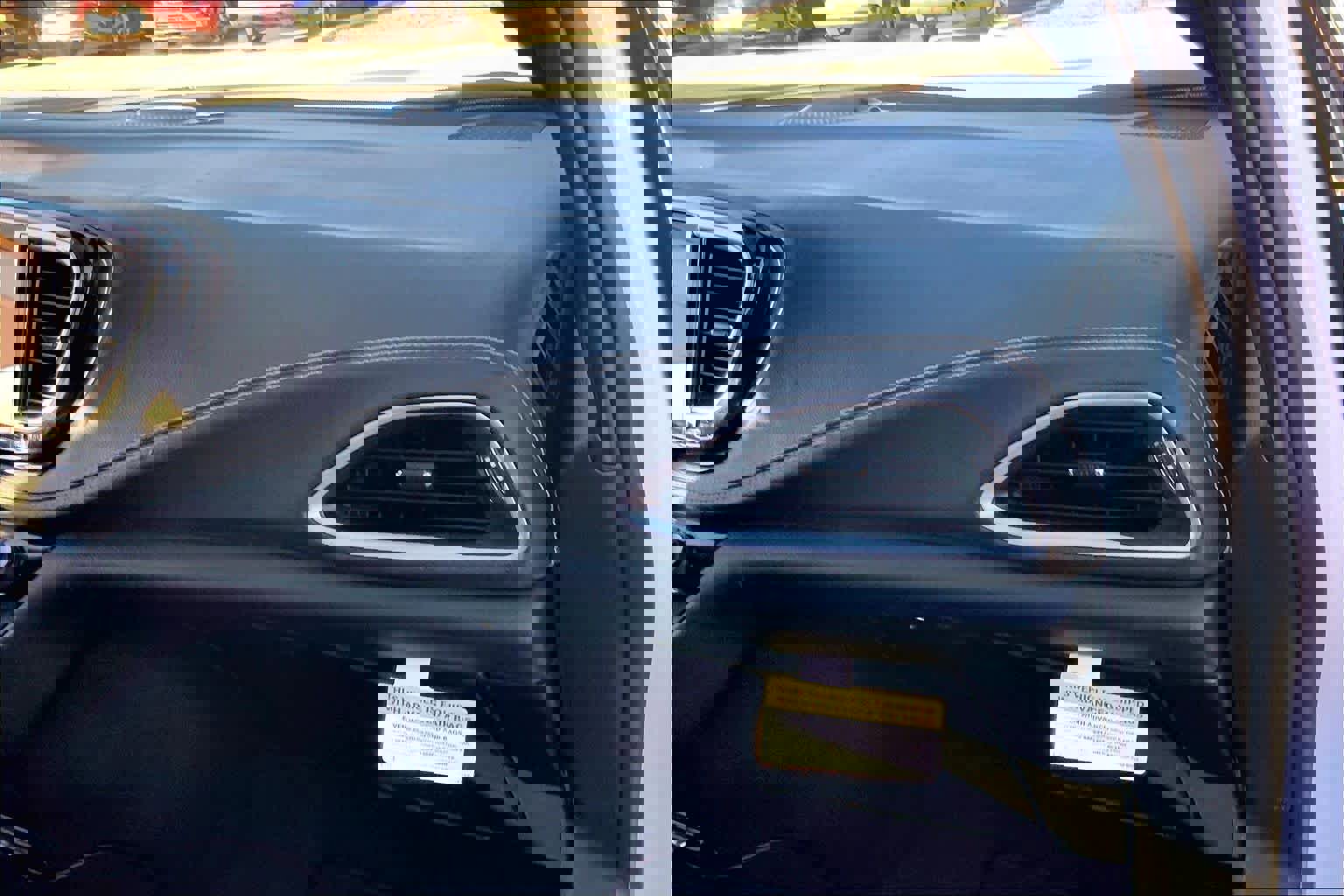 Used 2025 Chrysler Pacifica Select image 19