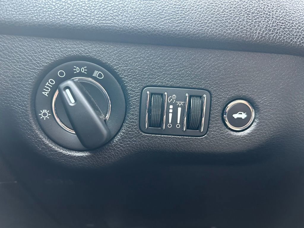 Certified 2023 Chrysler 300 Touring w/ Sport Appearance Package image 14