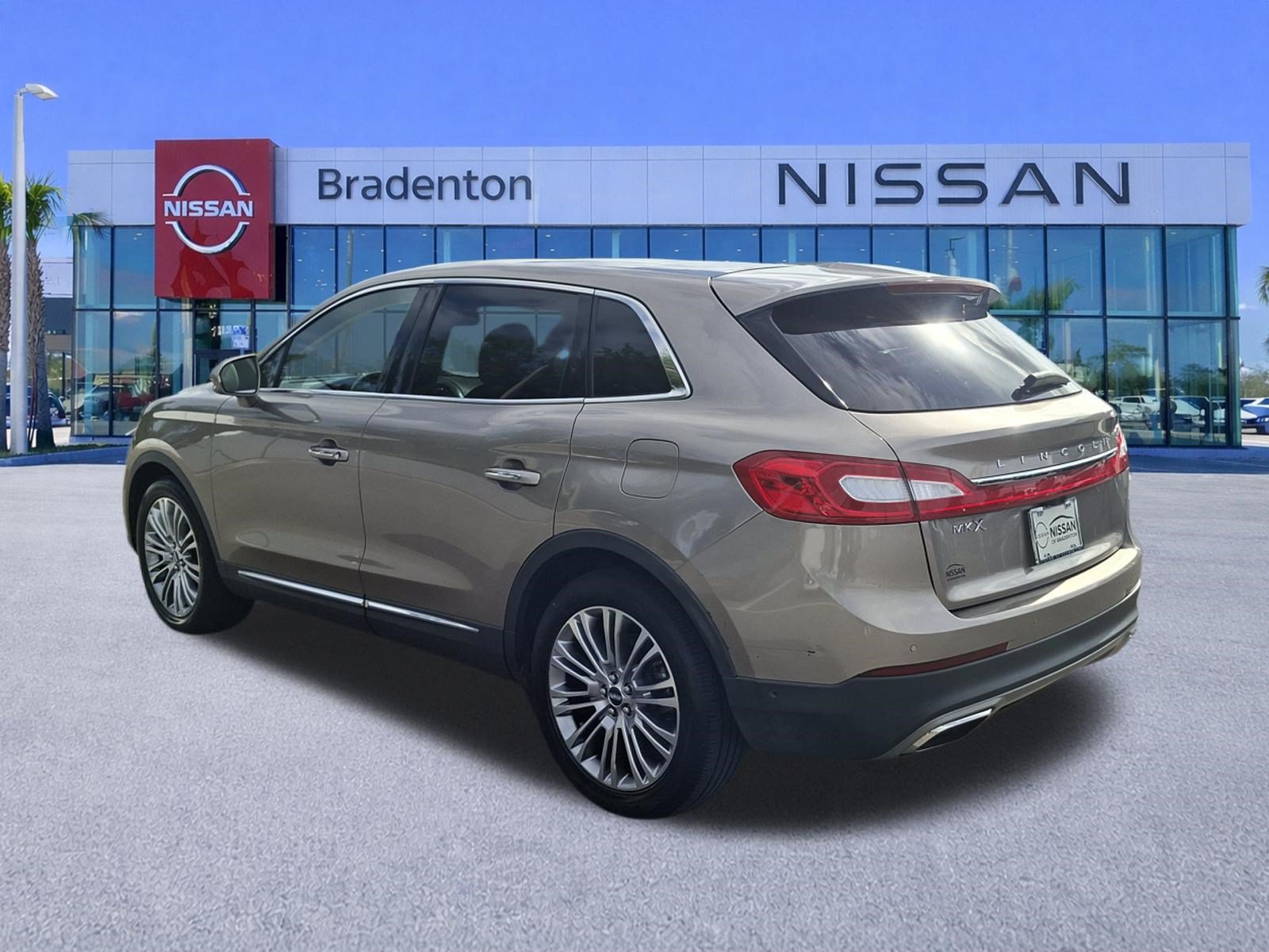 Used 2018 Lincoln MKX Reserve w/ Driver Assistance Package FWD image 7
