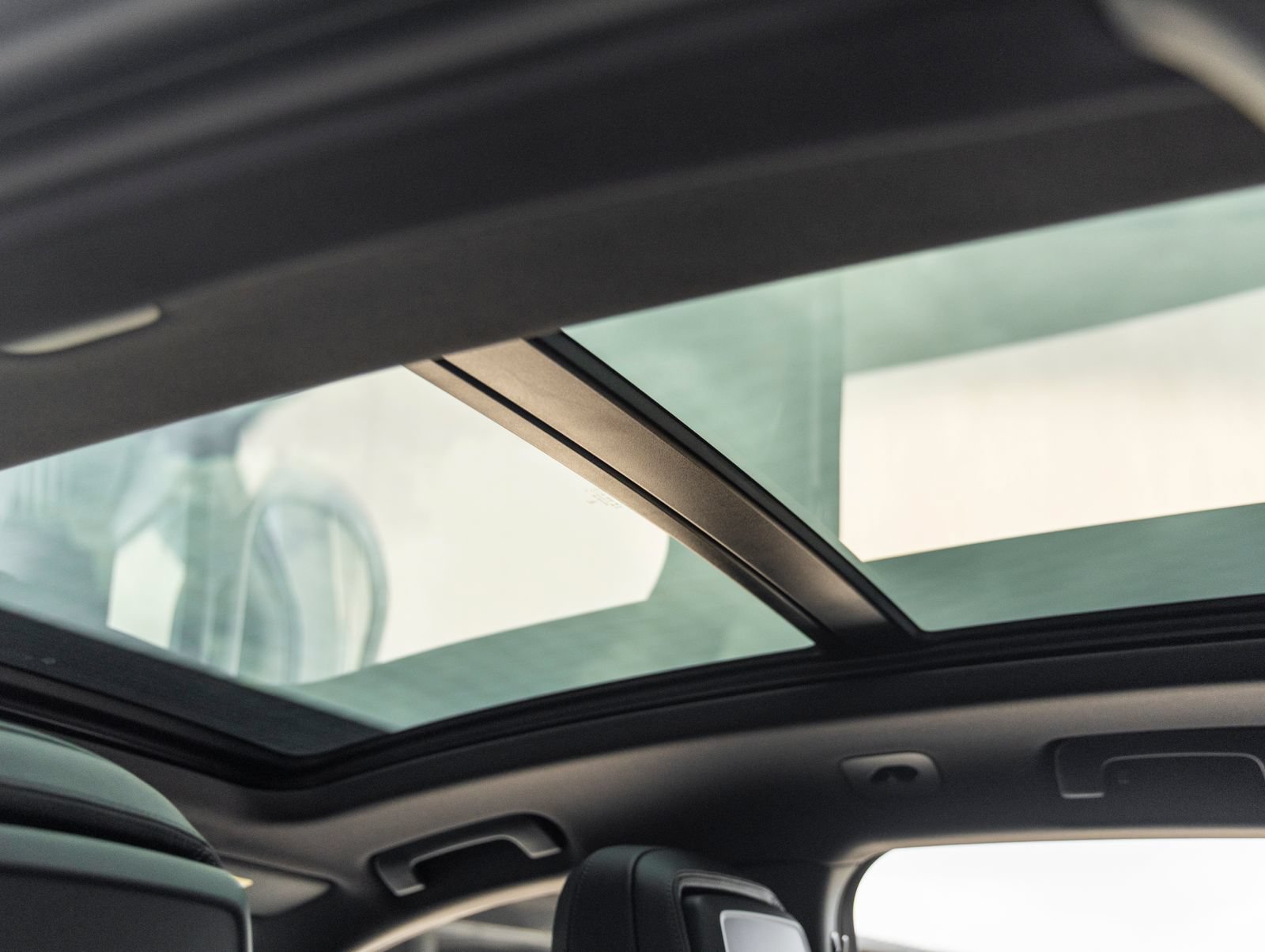 Certified 2026 Porsche Macan AWD/4WD image 25