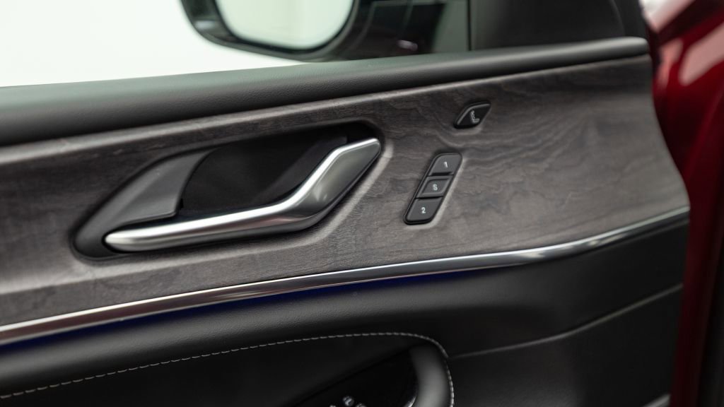 Used 2023 Jeep Grand Cherokee Overland w/ Advanced Protech Group III image 30