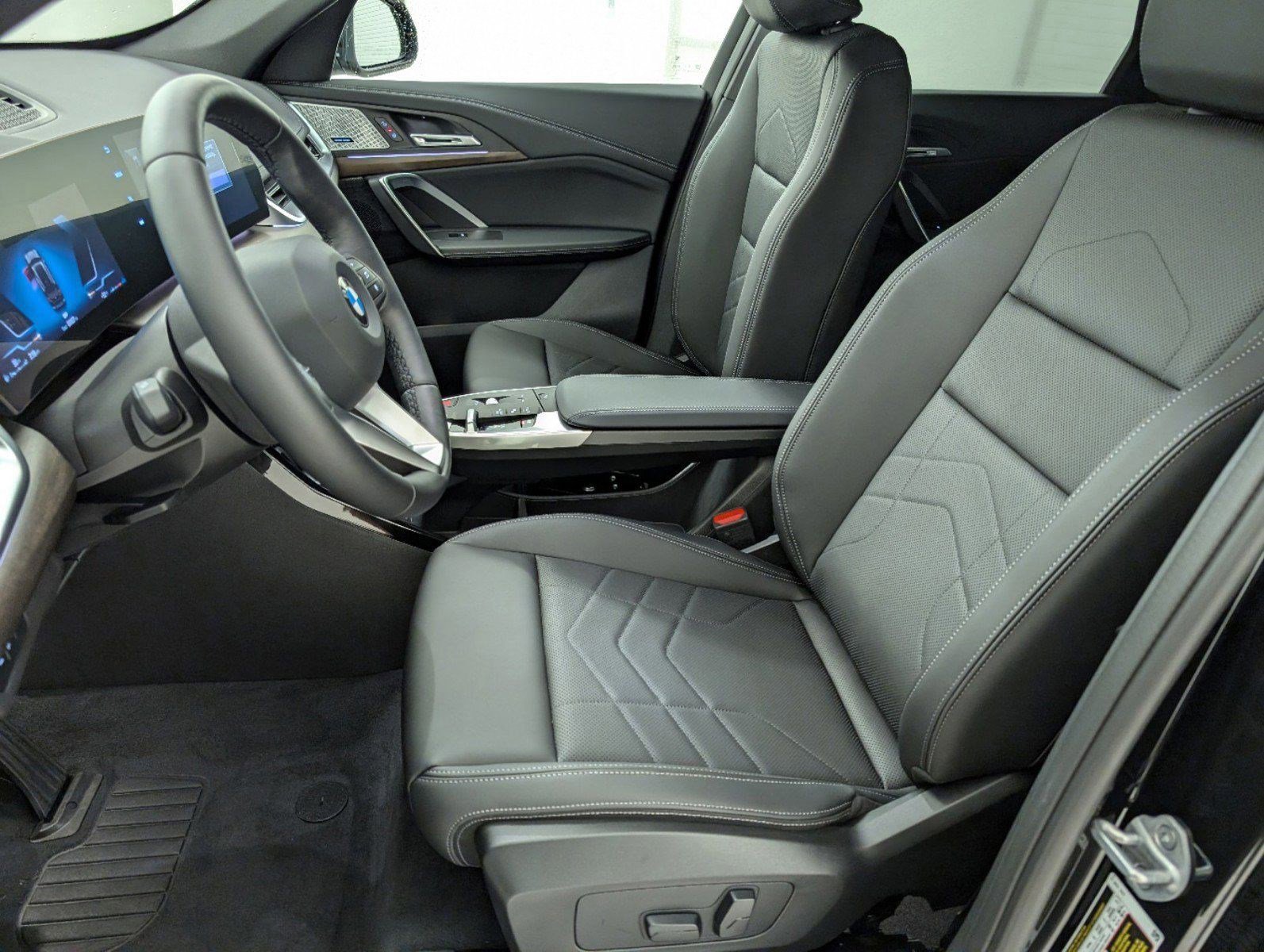 Used 2025 BMW X1 xDrive28i w/ Convenience Package AWD/4WD image 5