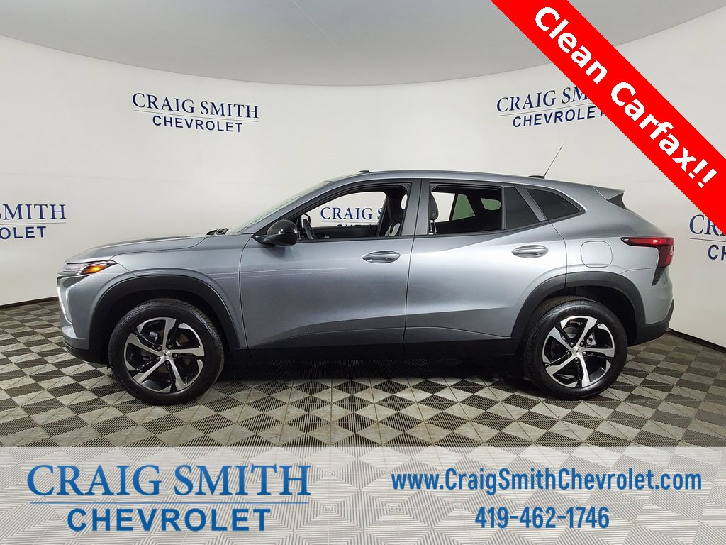 Used 2025 Chevrolet Trax RS w/ Sunroof Package image 2