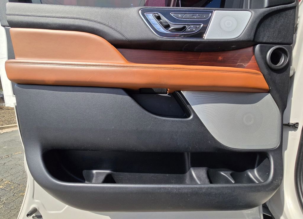 Used 2021 Lincoln Navigator Reserve image 19