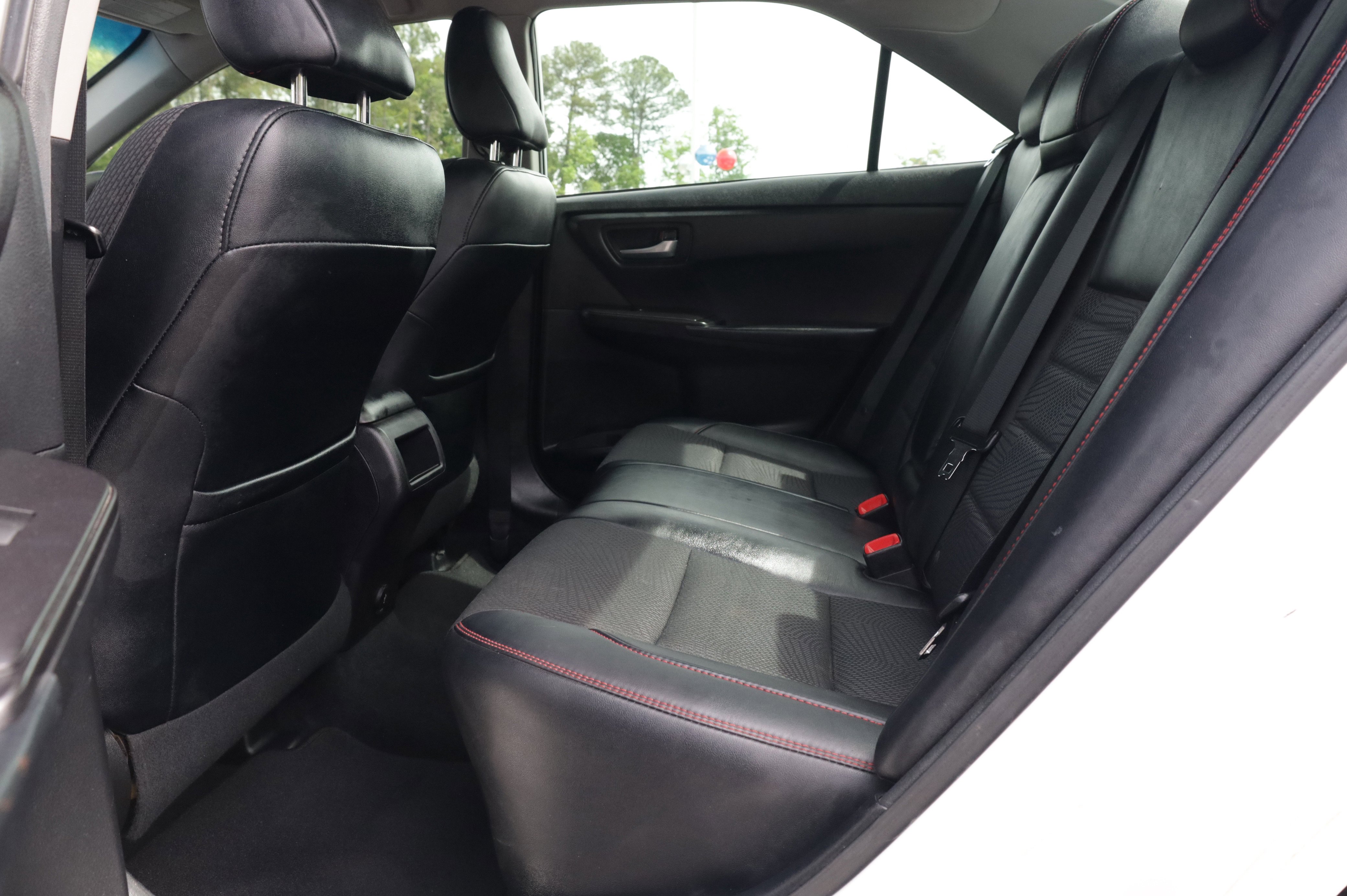 Used 2017 Toyota Camry SE FWD image 12