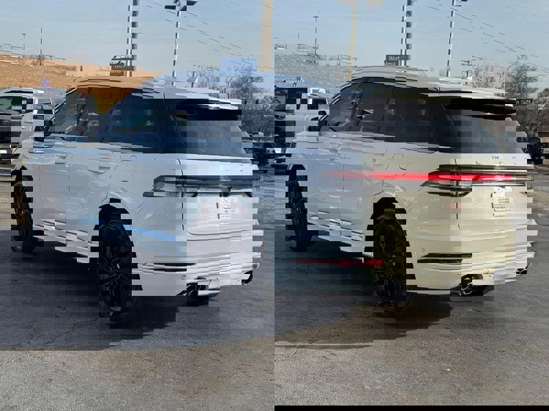 Used 2022 Lincoln Aviator Reserve w/ Equipment Group 201A image 6