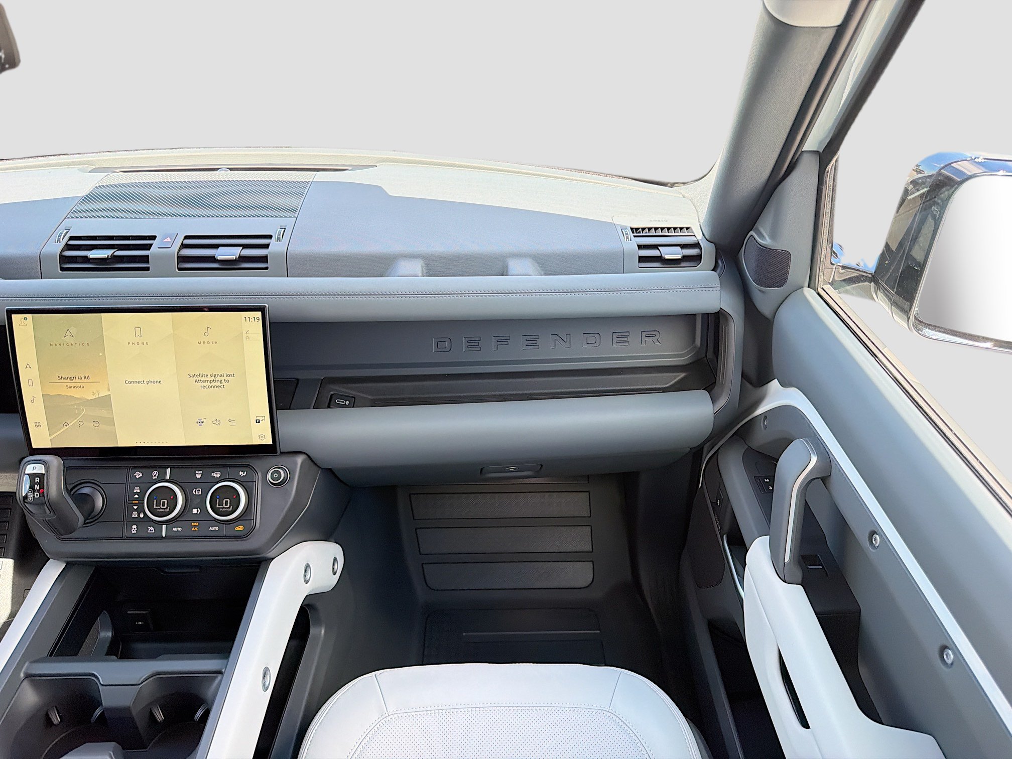 New 2026 Land Rover Defender 130 X-Dynamic SE AWD/4WD image 18