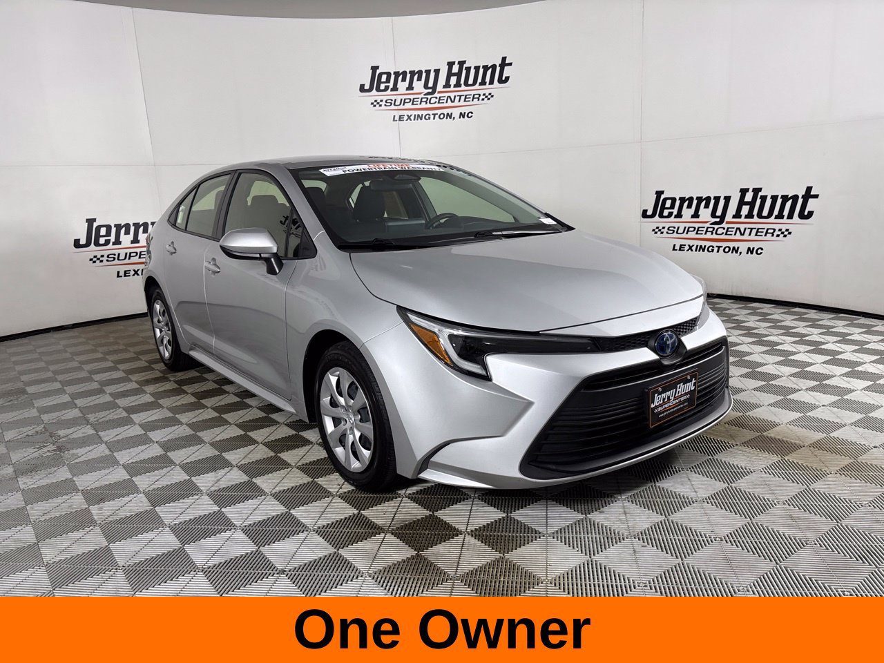 Used 2025 Toyota Corolla LE FWD image 4