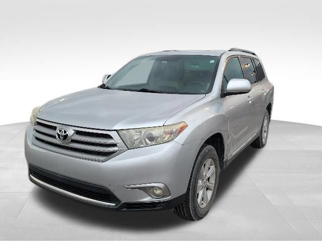Used 2012 Toyota Highlander SE w/ Tow Pkg FWD image 8