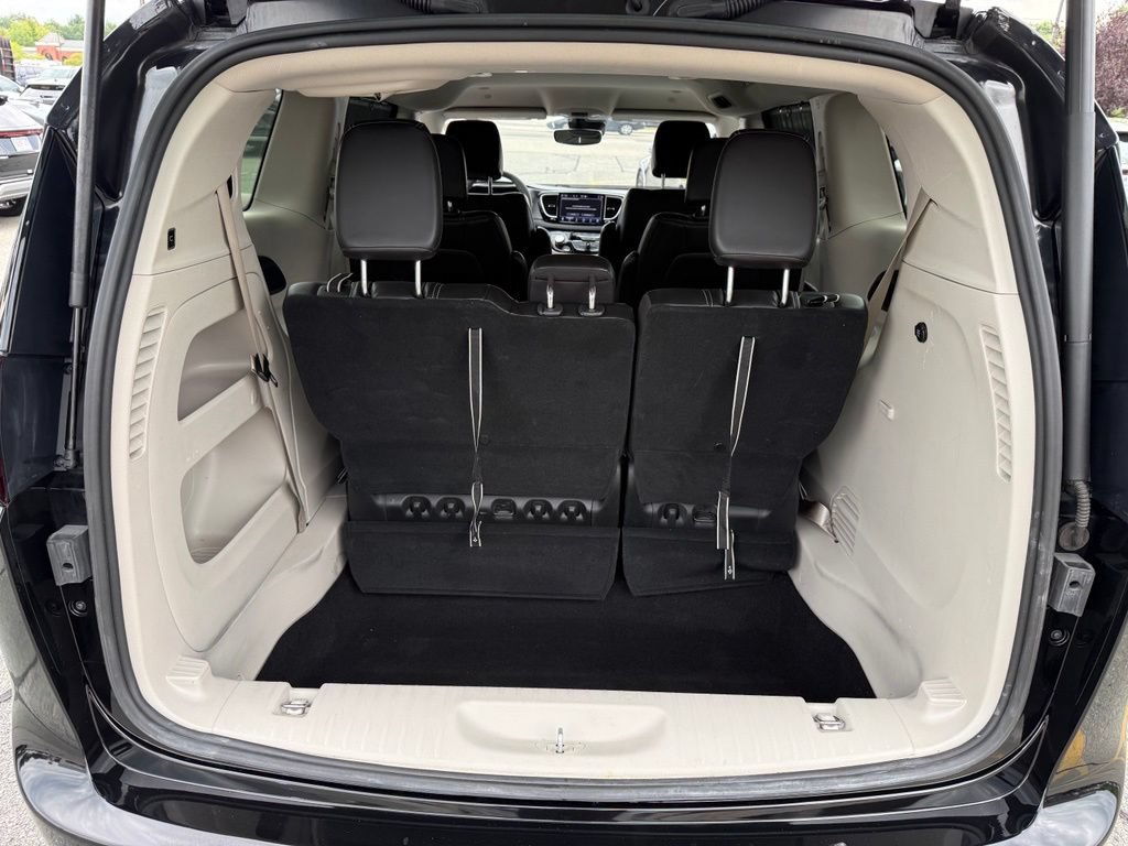 Used 2024 Chrysler Pacifica Touring-L FWD image 32