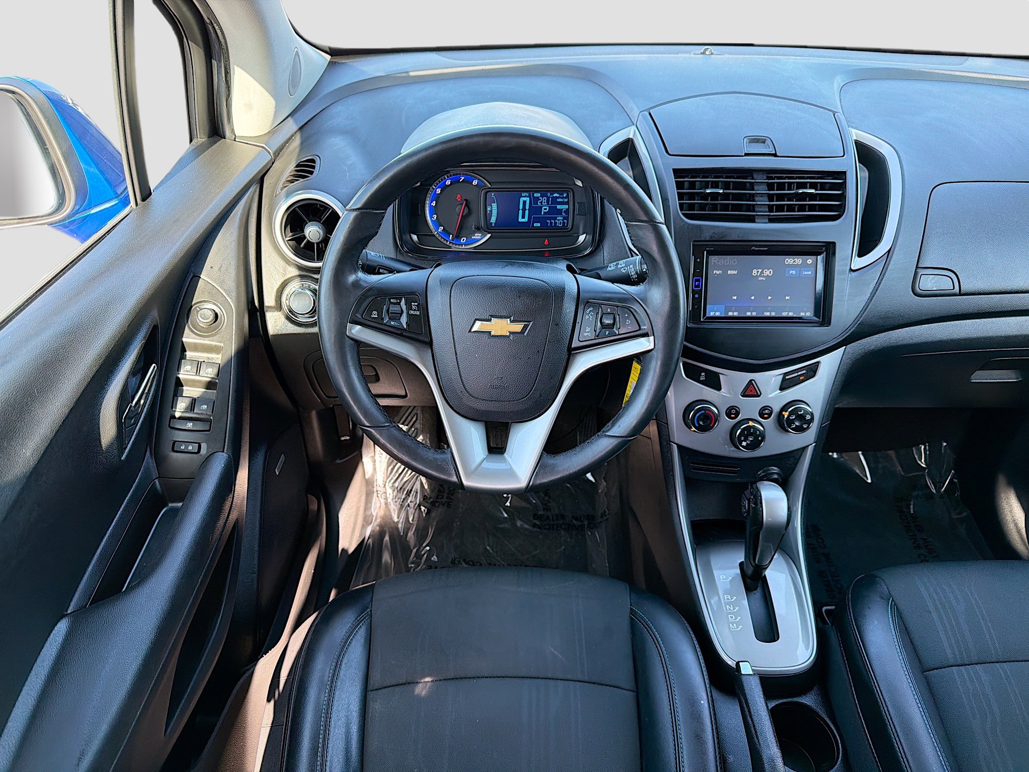 Used 2016 Chevrolet Trax LT w/ LT Sun and Sound Package FWD image 12