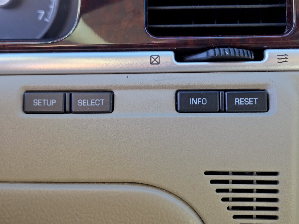 Used 2006 Lincoln Town Car Signature RWD image 30