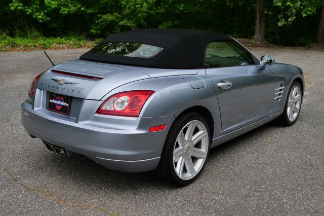 Used 2007 Chrysler Crossfire Limited RWD image 9