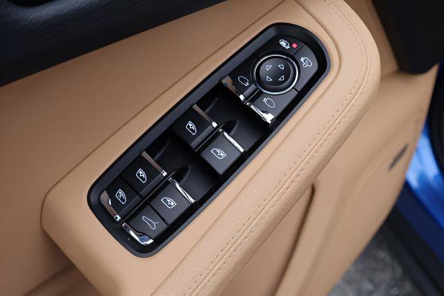 Used 2018 Porsche Macan Sport Edition AWD/4WD image 13