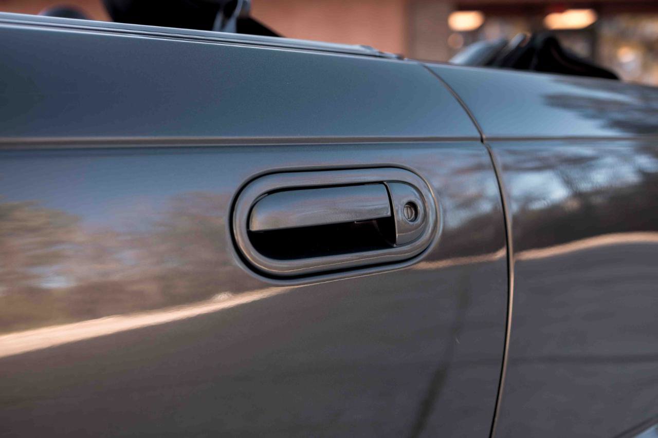 Used 2003 Ford Thunderbird Deluxe image 38