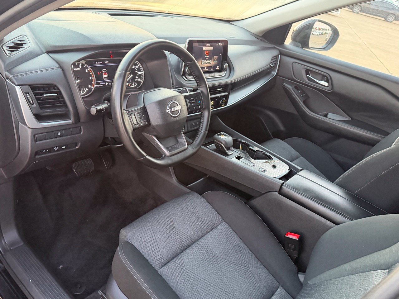 Certified 2025 Nissan Rogue SV FWD image 12