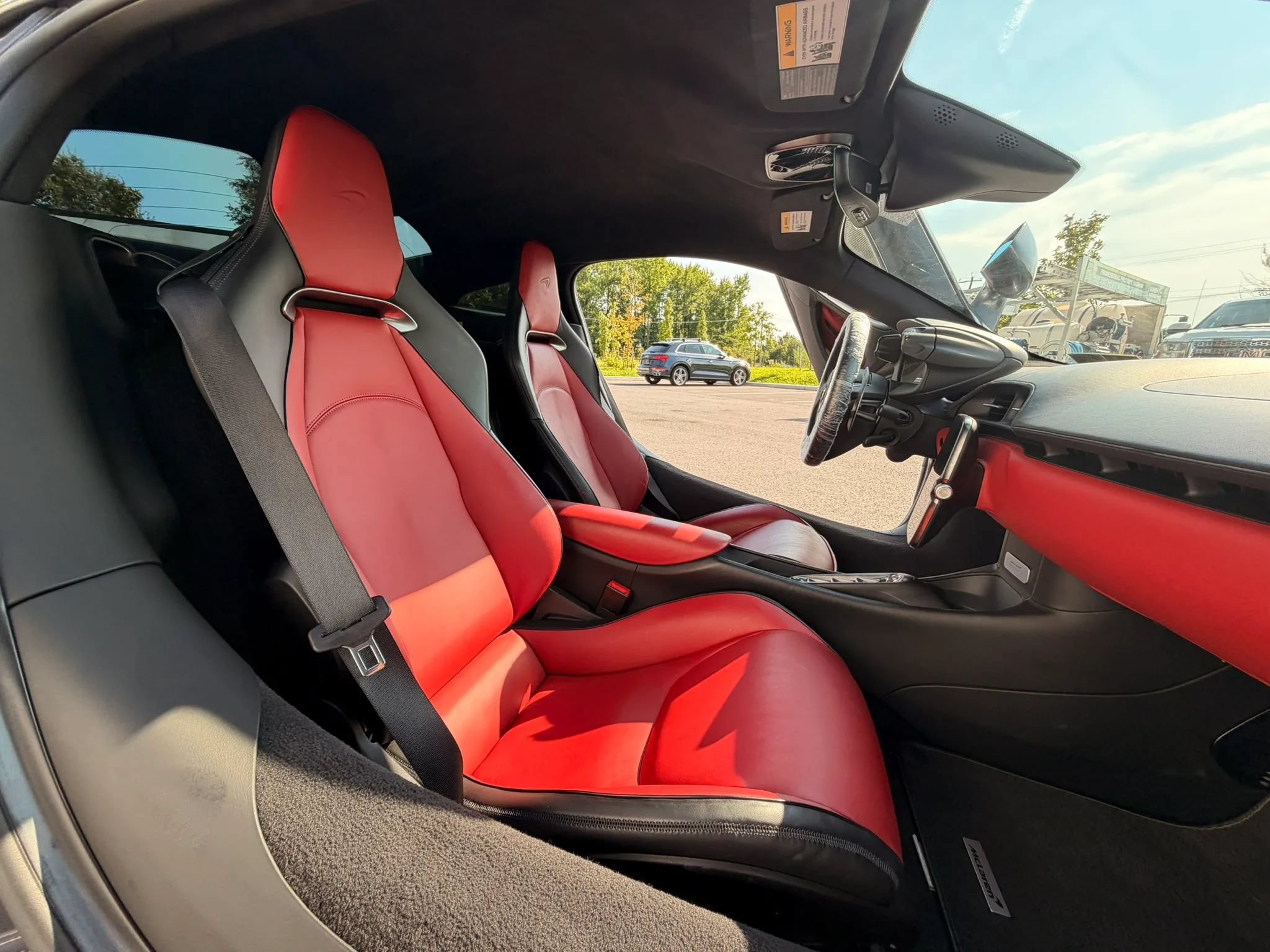 Used 2023 McLaren Artura RWD image 15
