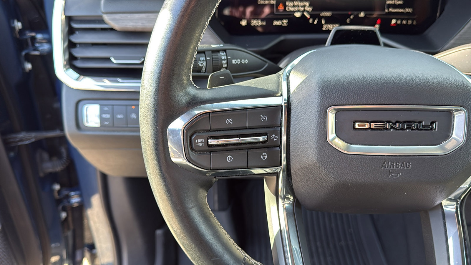 Used 2024 GMC Acadia Denali w/ Super Cruise Package image 16