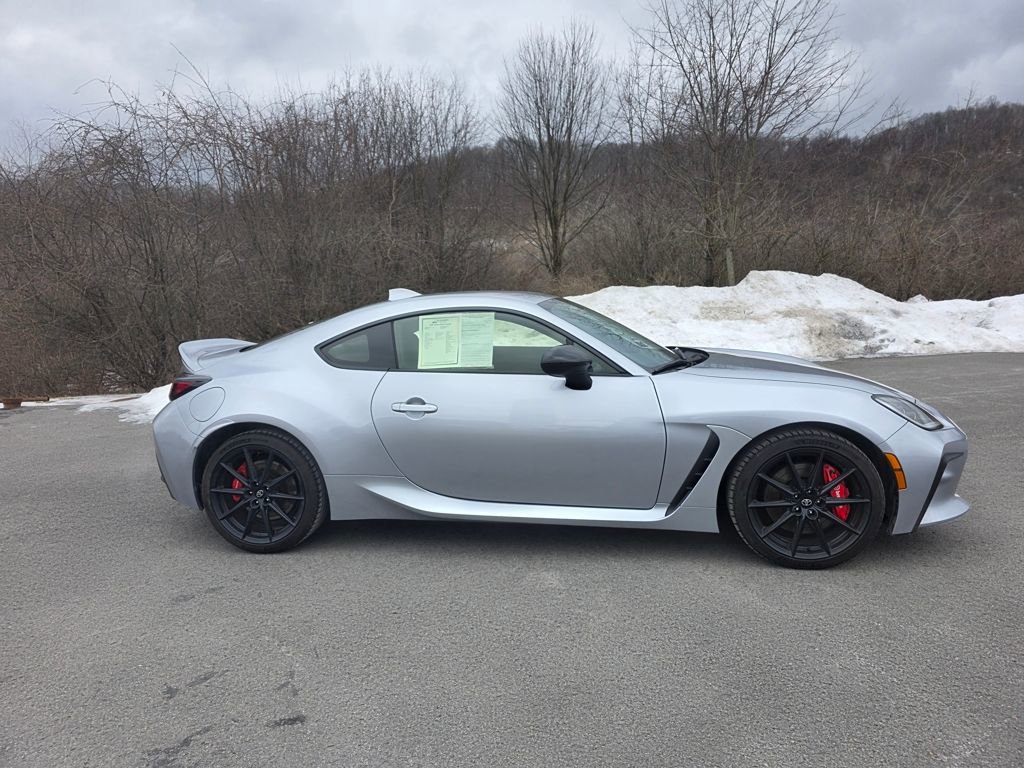 Used 2025 Toyota GR86 Premium w/ Performance Package image 4