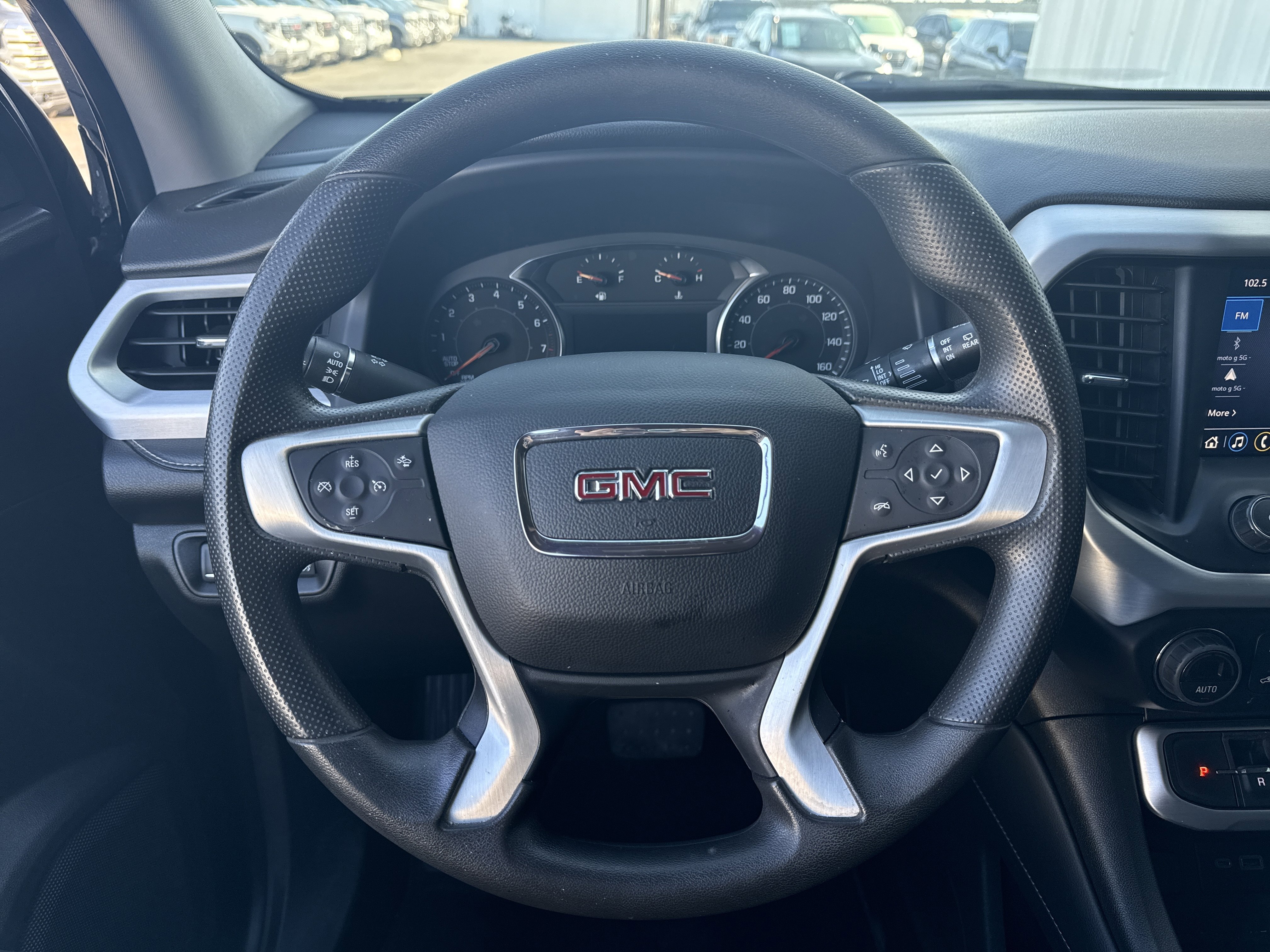 Used 2023 GMC Acadia SLE image 15