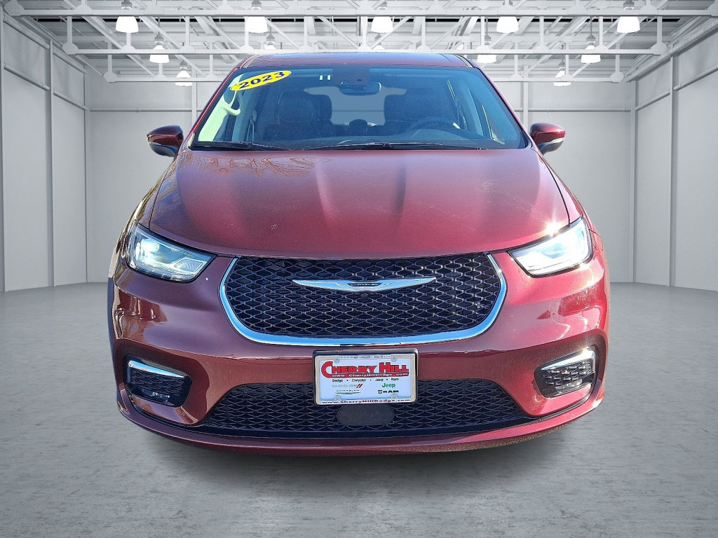 Certified 2023 Chrysler Pacifica Touring-L image 6