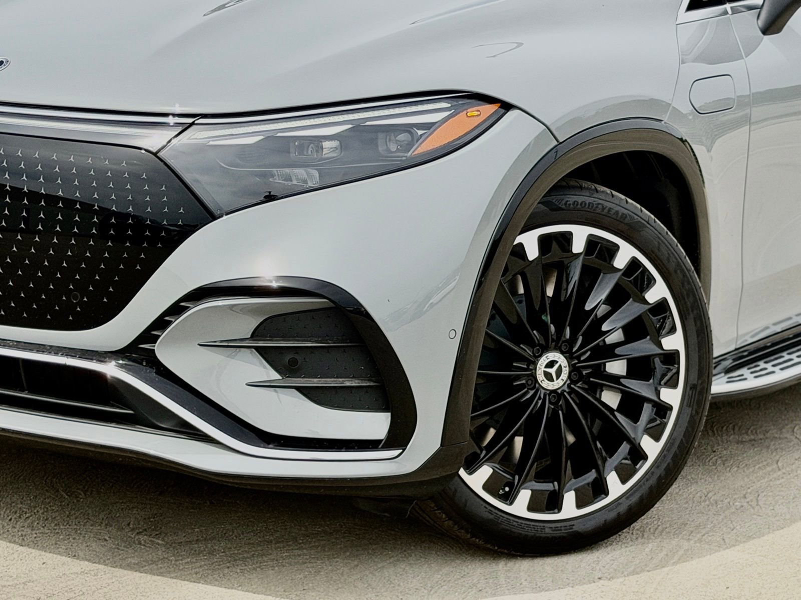 New 2026 Mercedes-Benz EQS 400 4MATIC SUV image 4