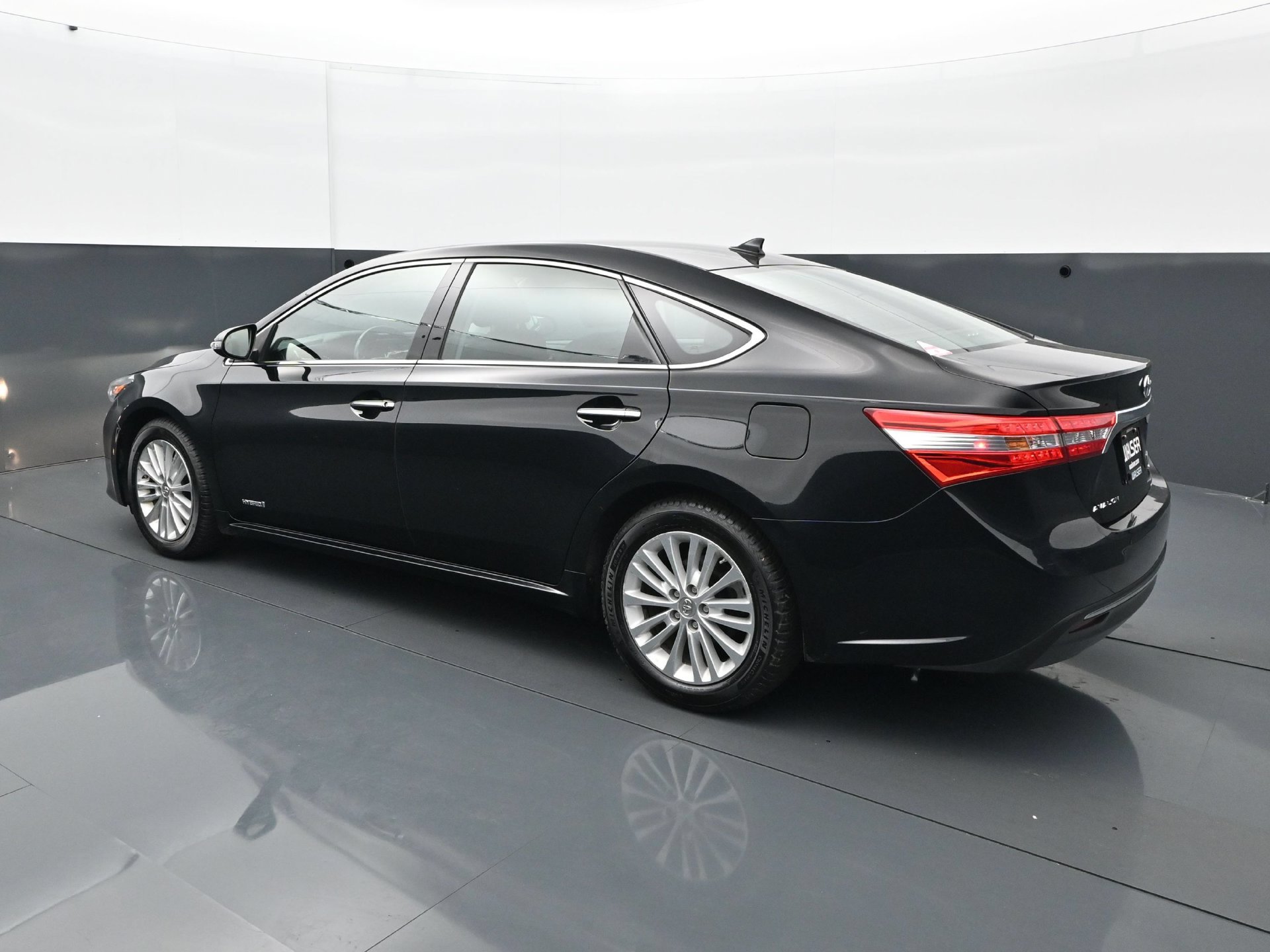 Used 2014 Toyota Avalon Limited FWD image 4