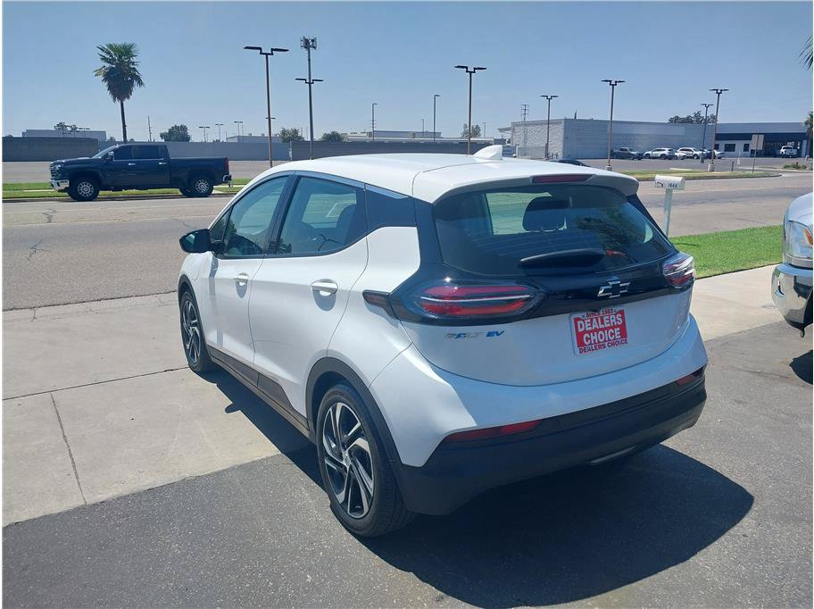 Used 2023 Chevrolet Bolt LT w/ Infotainment Package FWD image 7