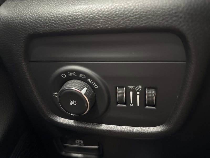 New 2025 Jeep Grand Cherokee Limited w/ Black Appearance Package AWD/4WD image 25