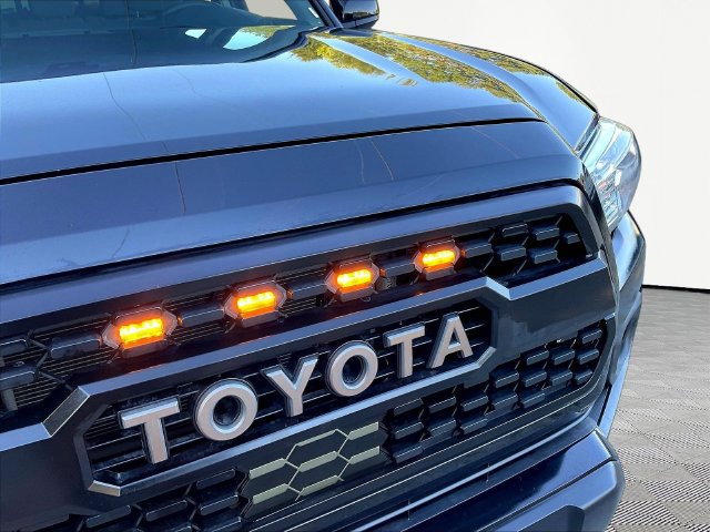 Used 2022 Toyota Tacoma SR w/ SR Convenience Package RWD image 33