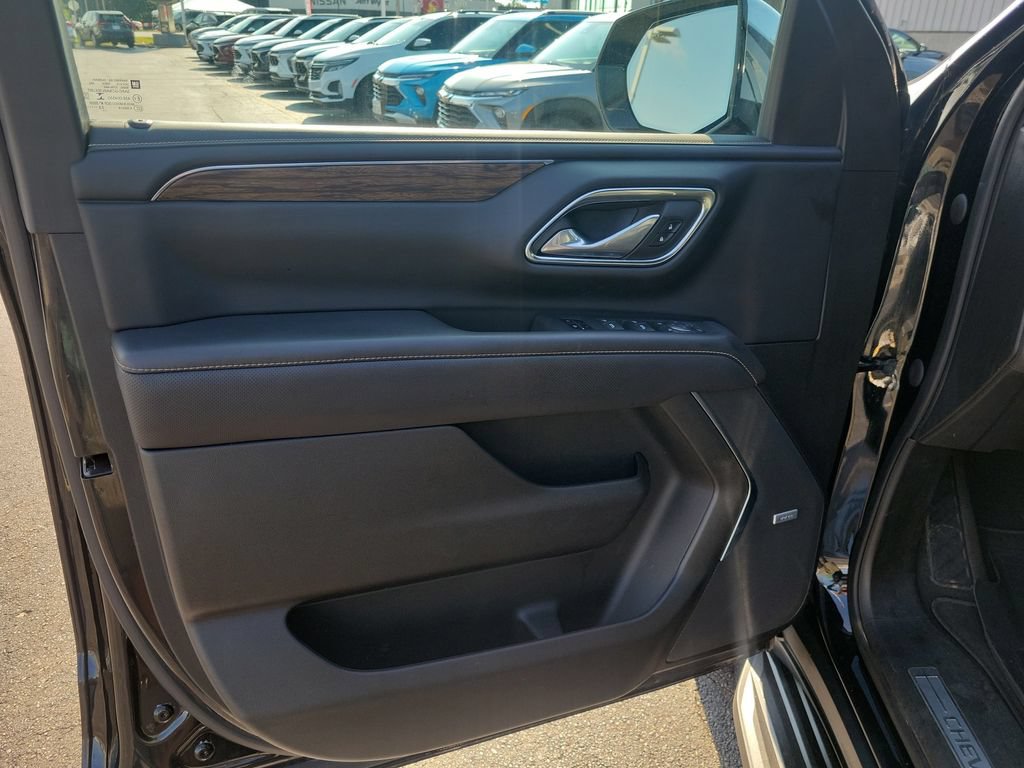Used 2023 Chevrolet Suburban Premier AWD/4WD image 26