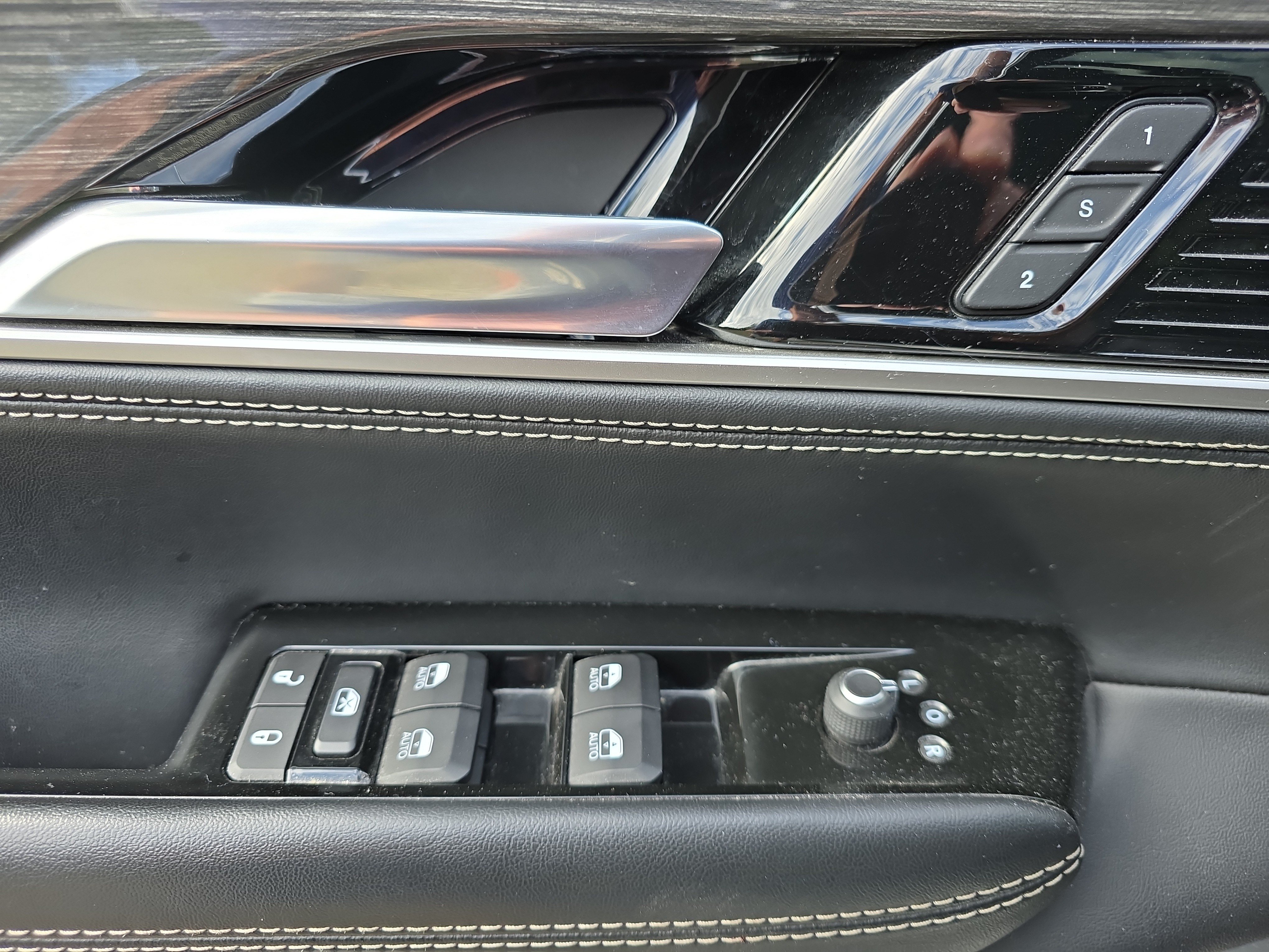 Used 2022 Jeep Wagoneer Series III w/ Premium Group I AWD/4WD image 19