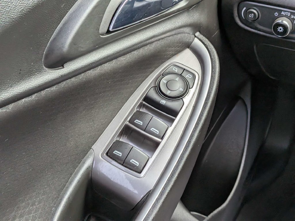 Used 2022 Chevrolet Malibu LS FWD image 17