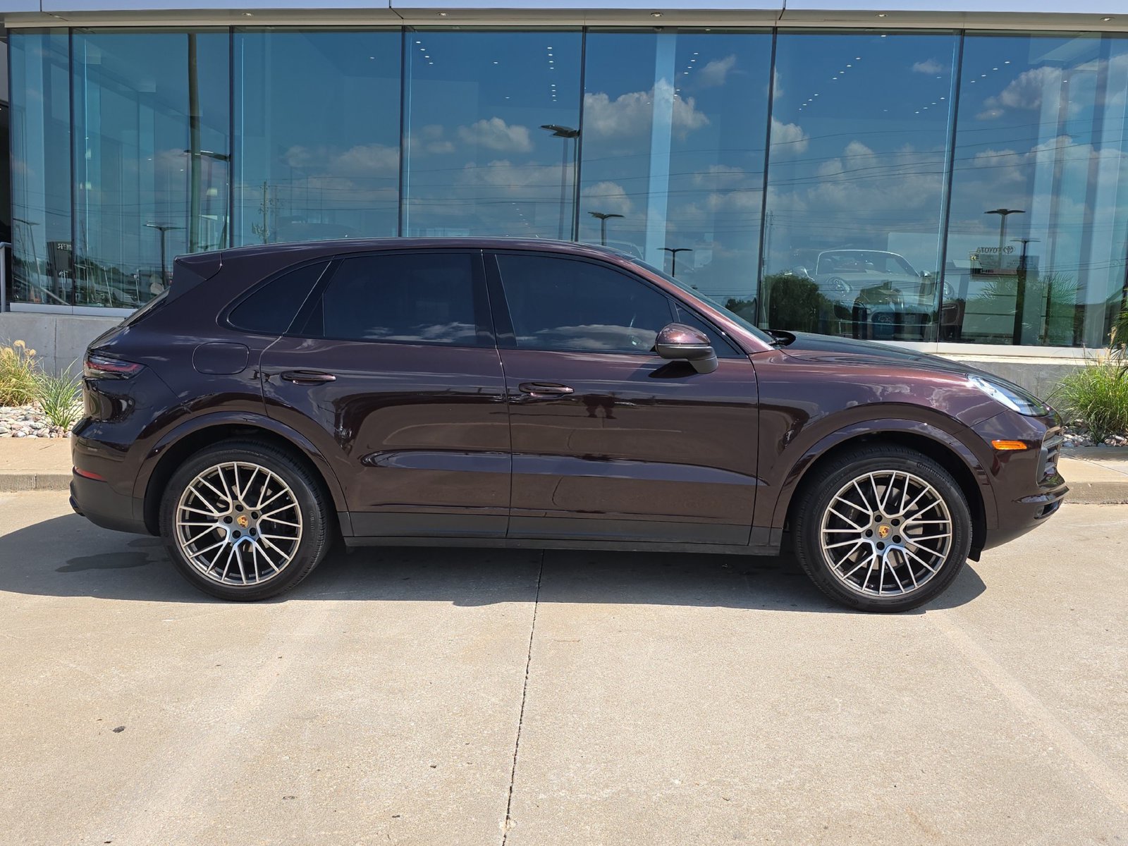 Certified 2023 Porsche Cayenne Platinum Edition AWD/4WD image 8