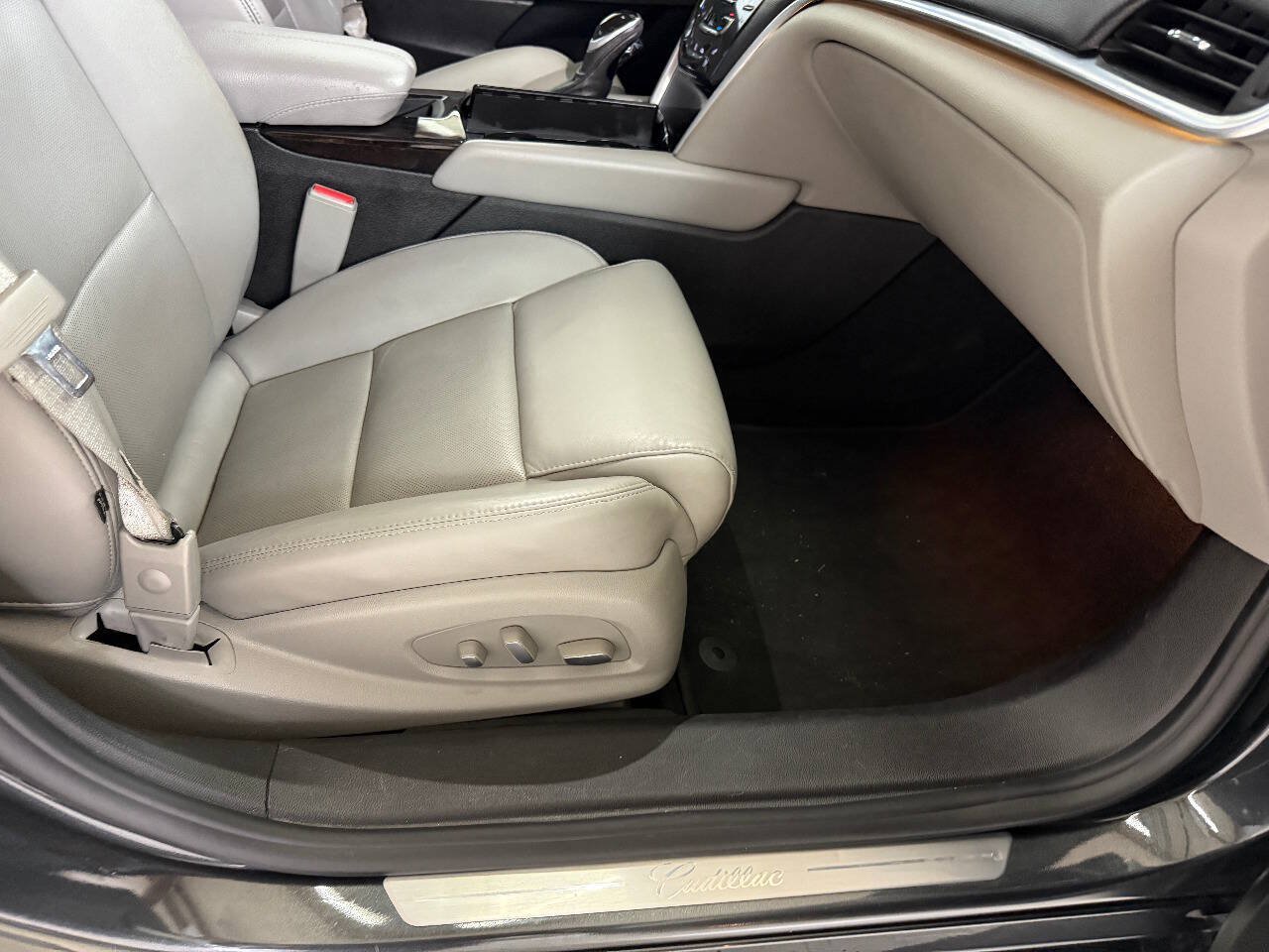 Used 2017 Cadillac XTS Luxury w/ Driver Awareness Package FWD image 34