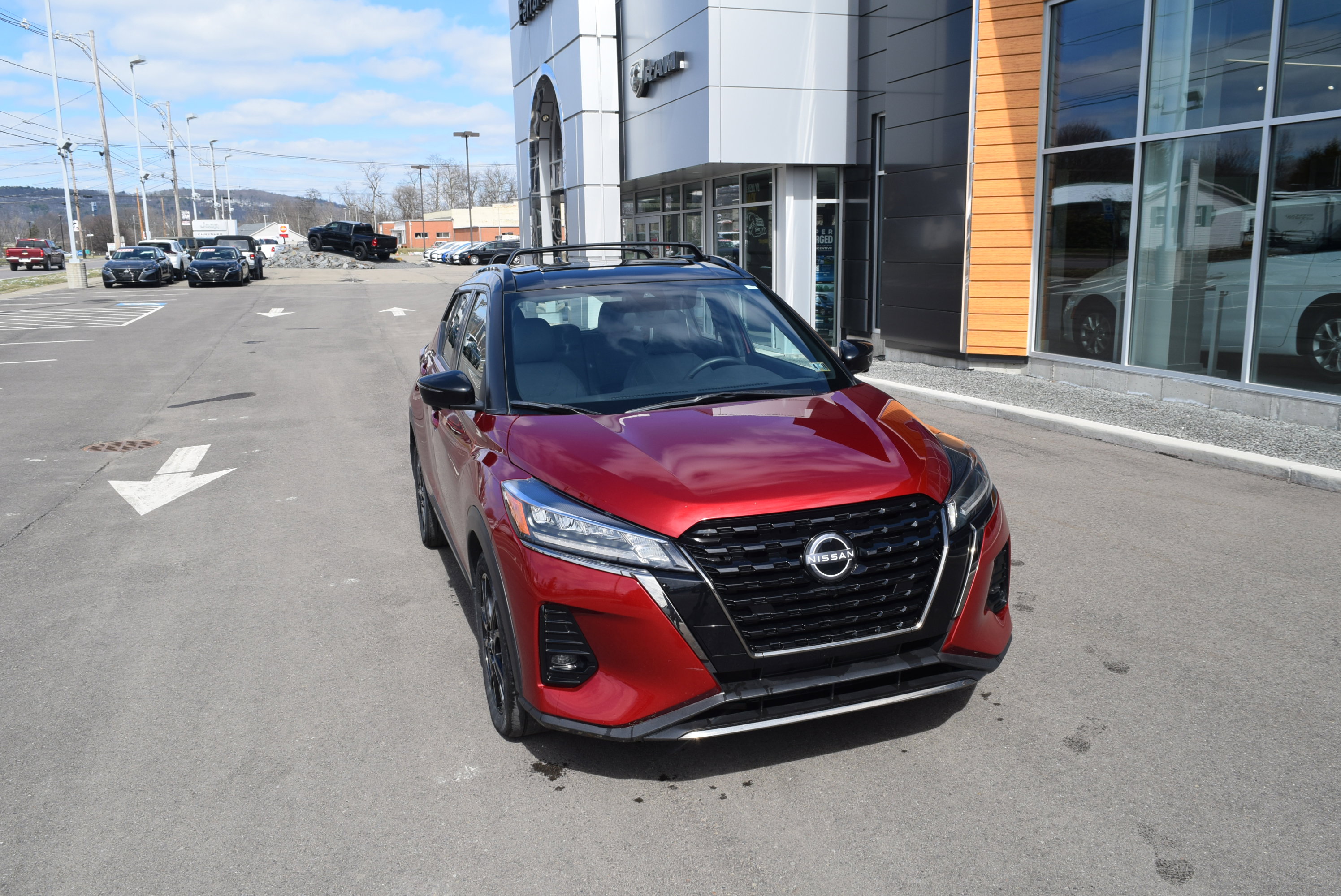 Used 2023 Nissan Kicks SR w/ SR Premium Package image 2
