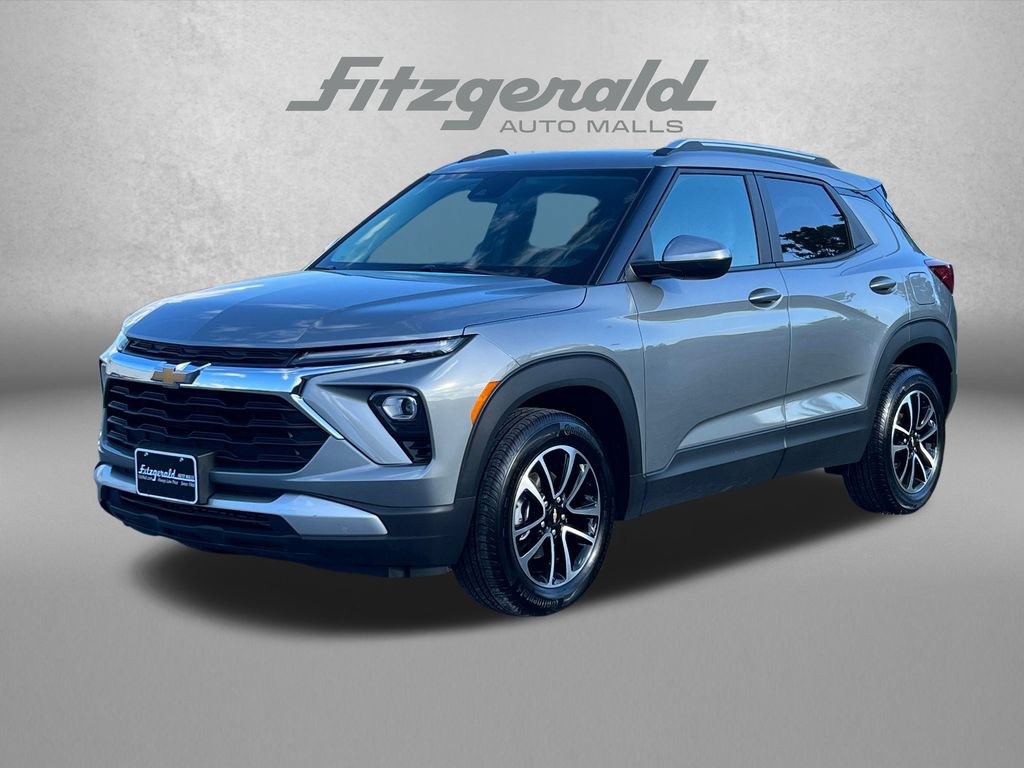 Used 2025 Chevrolet TrailBlazer LT AWD/4WD image 2