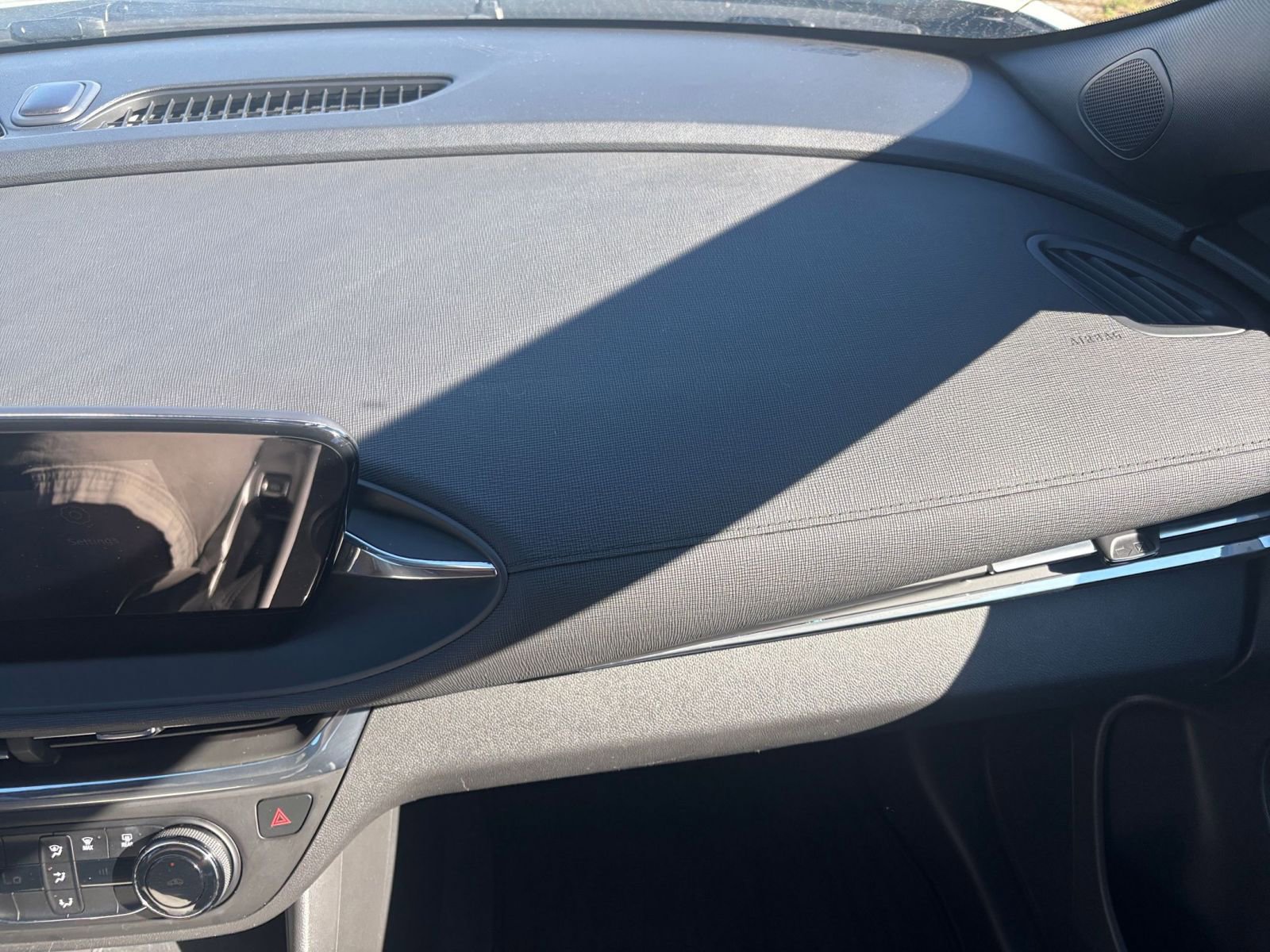 Used 2025 Buick Envista Preferred image 35