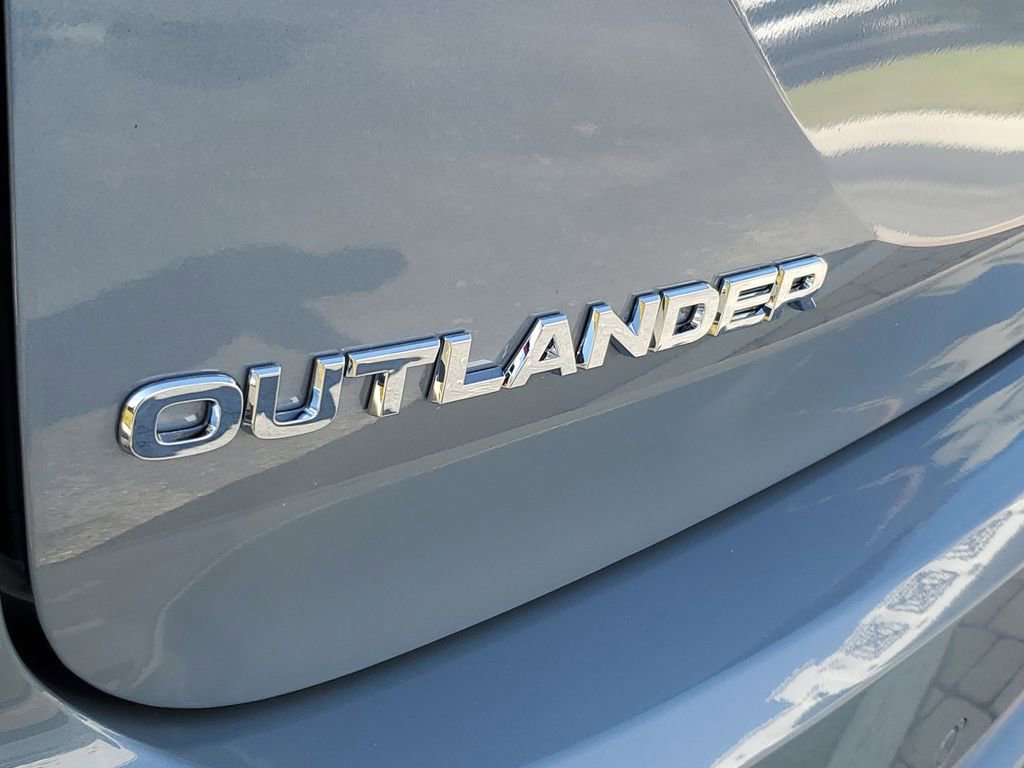 New 2026 Mitsubishi Outlander SE image 9