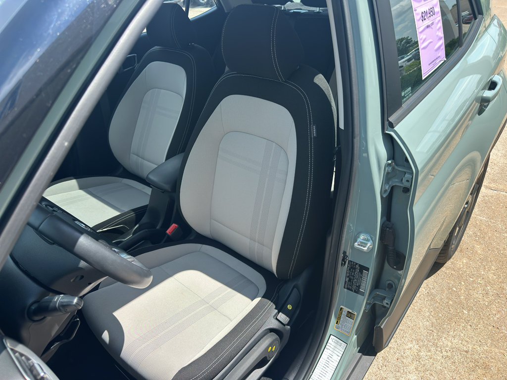 Used 2025 Hyundai Venue SEL FWD image 25