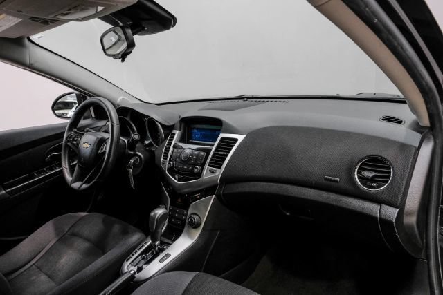 Used 2015 Chevrolet Cruze LT FWD image 16