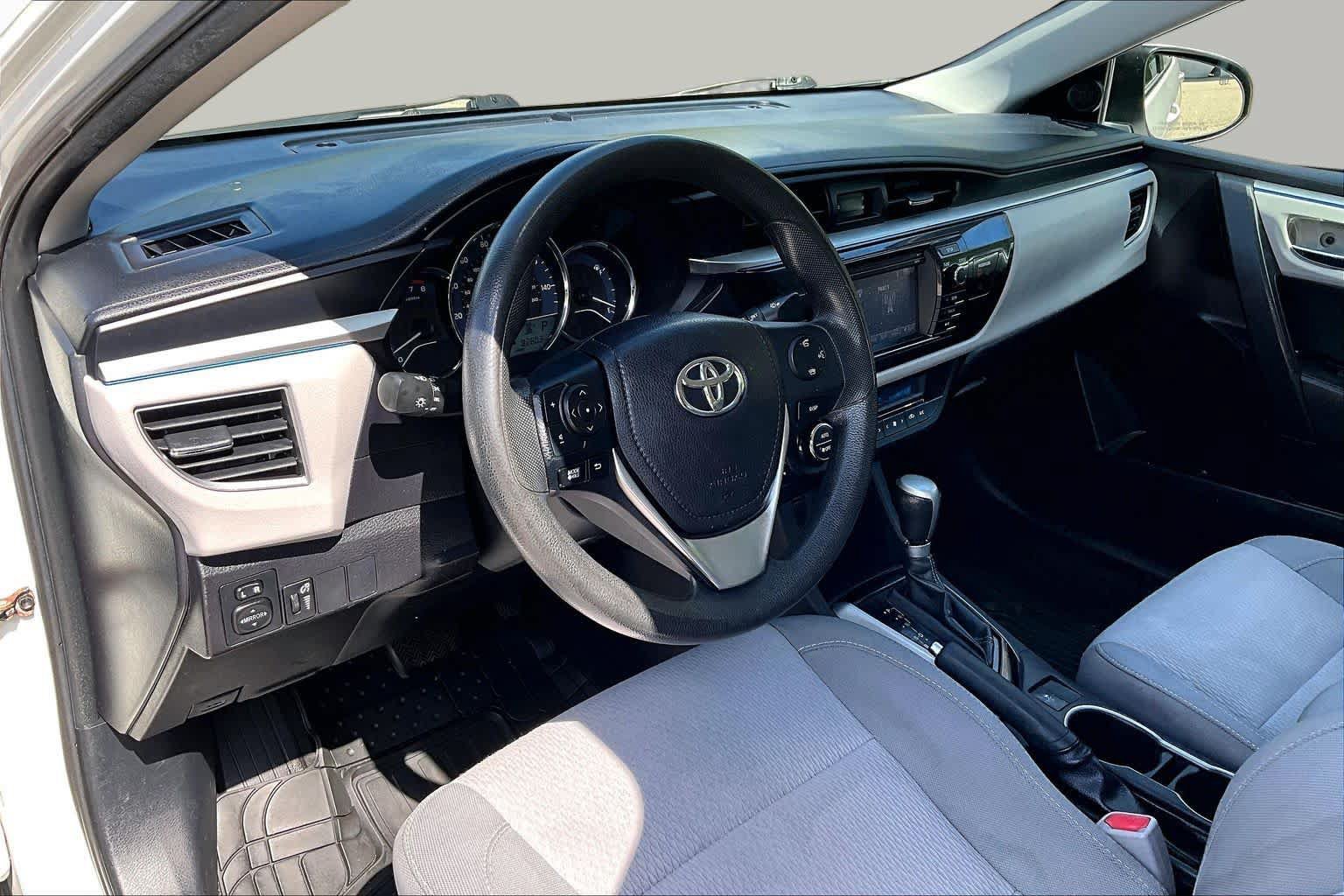 Used 2015 Toyota Corolla LE FWD image 18