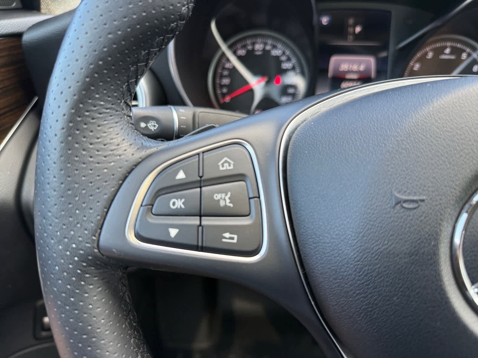 Used 2018 Mercedes-Benz C 300 Sedan image 24