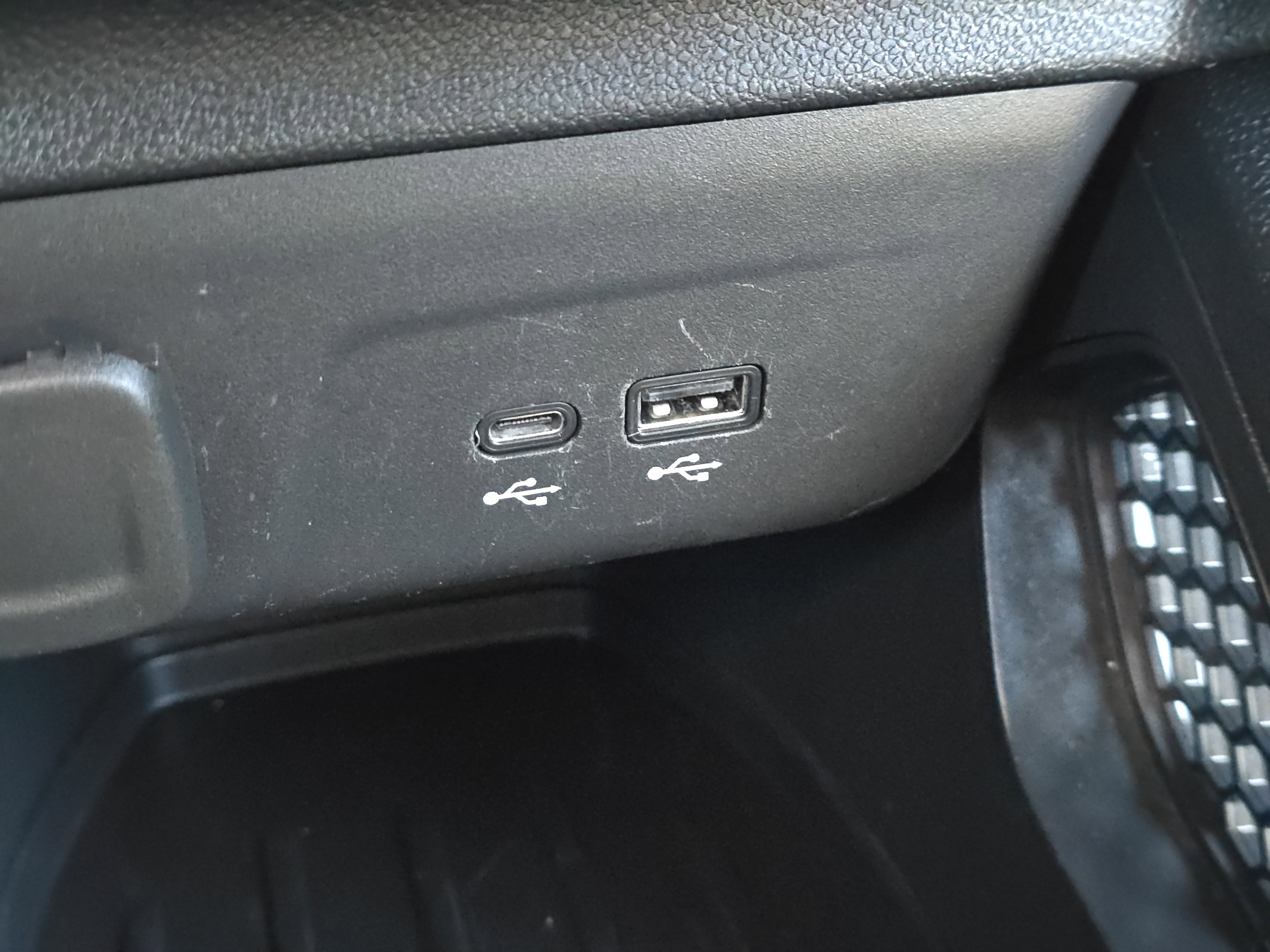 Used 2024 Chevrolet TrailBlazer RS image 23