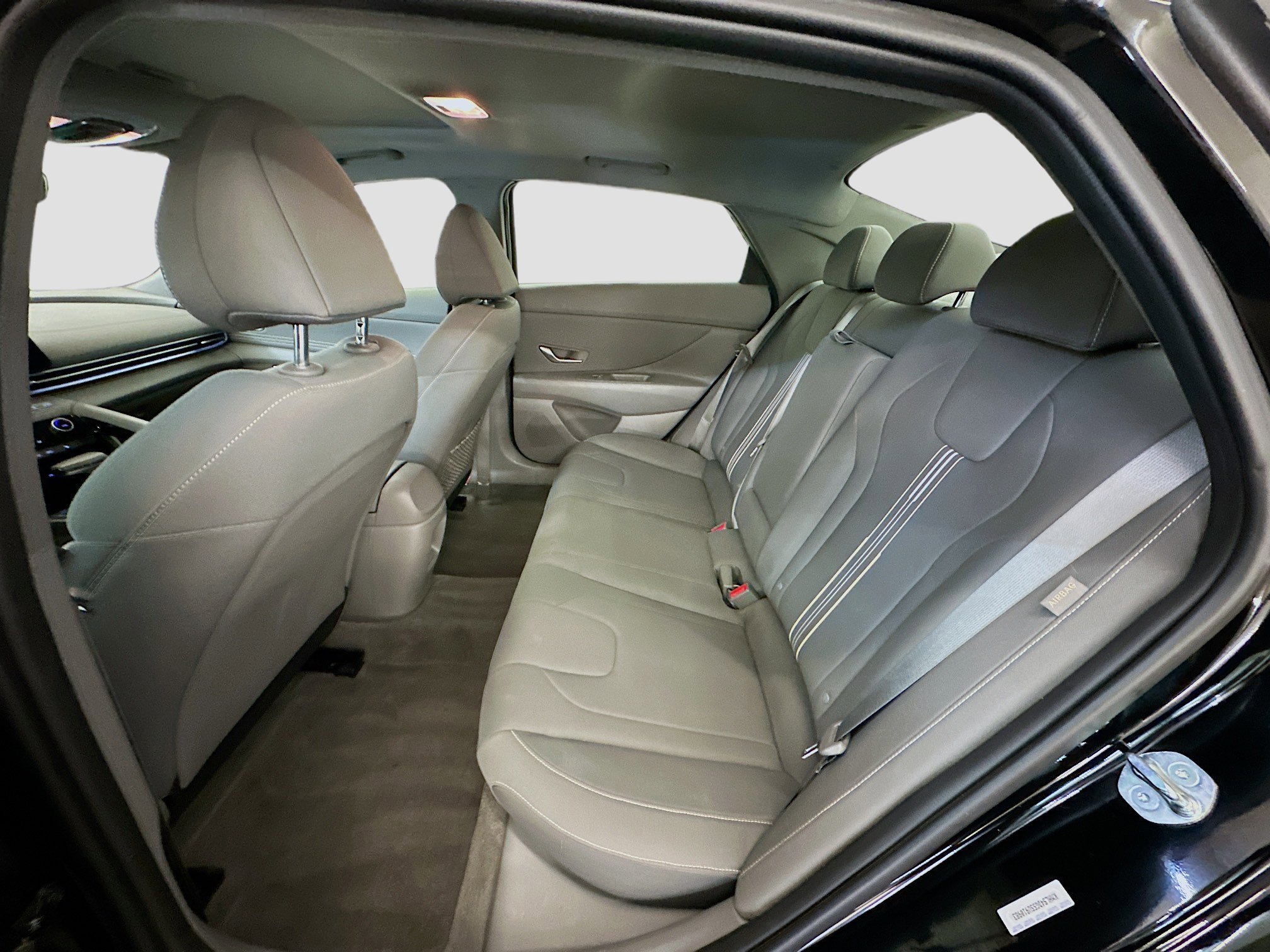 Used 2025 Hyundai Elantra SEL image 30