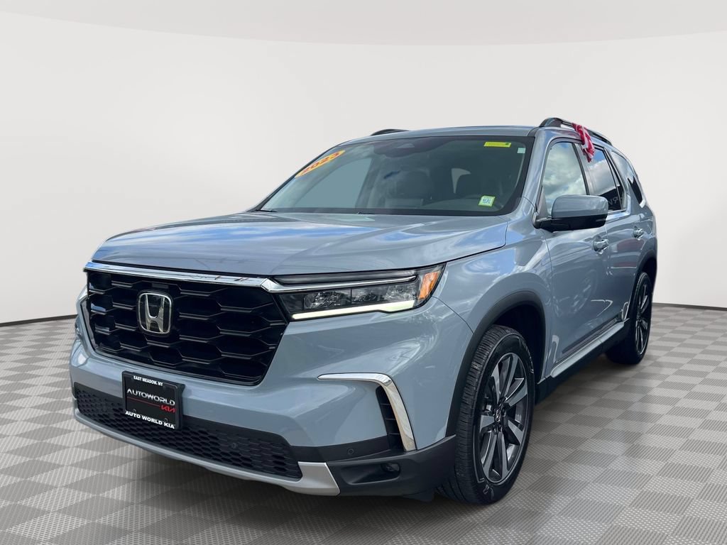 Used 2023 Honda Pilot Touring image 3