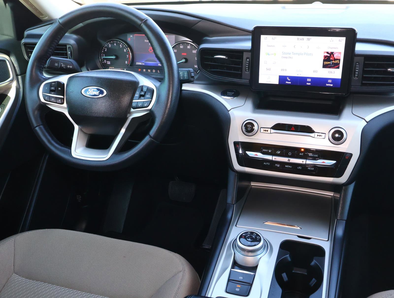 Used 2023 Ford Explorer XLT image 11